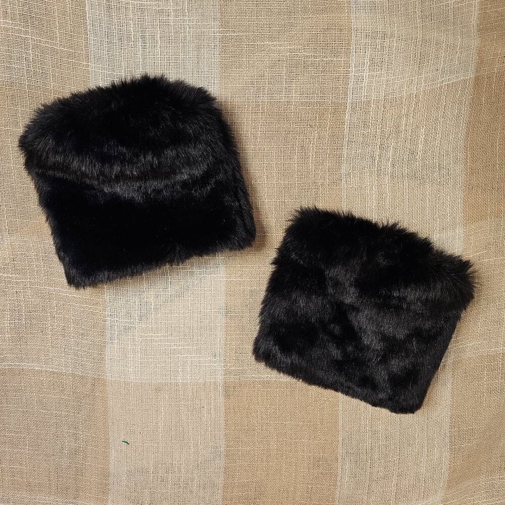 Mobwife Regency Preppy Emo Goth Vampire Romantic Black Faux Fur Boot/Wrist Cuffs